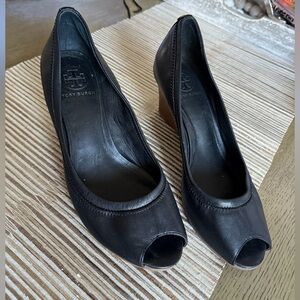 Tory Burch Open Toe Black Leather Wood Wedge Heel Shoes Size 8.5m